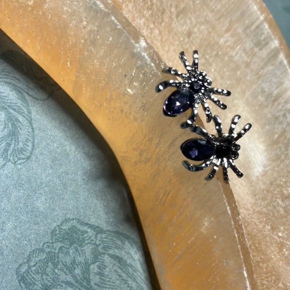 Jewelry - Purple spider earrings